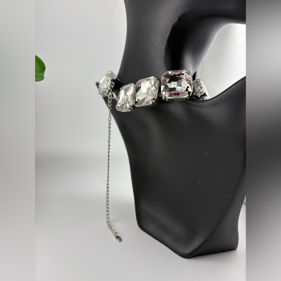 Statement Crystal Necklace & Earrings Set - Picture 7 of 11